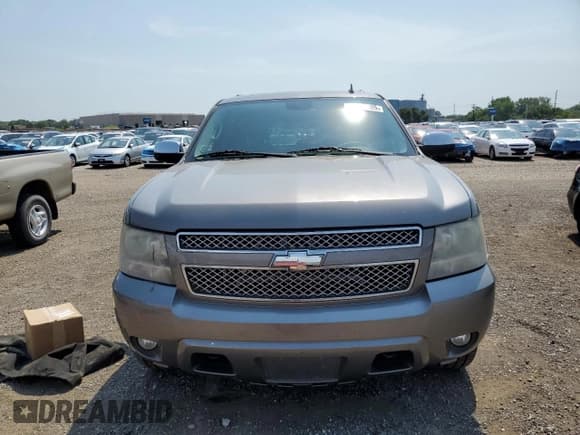 ✅ 2008 Chevrolet Suburban 1LT • VIN: 1GNFK16338J217017 • Lot: 69183005. Wystawiony na Copart z przebiegiem 215 557 mil. Bezpłatny archiwum sprzedaży aukcyjnych z USA i szczegółowy raport historii pojazdu na DreamBid. Zdjęcie 5.