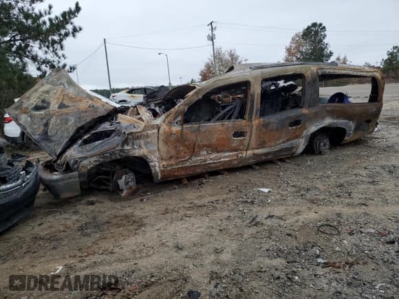 ✅ 2003 Chevrolet Suburban LT • VIN: 3GNEC16Z43G211301 • Лот: 83892294. Опубликован ранее на Copart с пробегом Не указан. Бесплатный доступ к архиву аукционных продаж из США и подробный отчёт об истории автомобиля на DreamBid. Изображение 1.