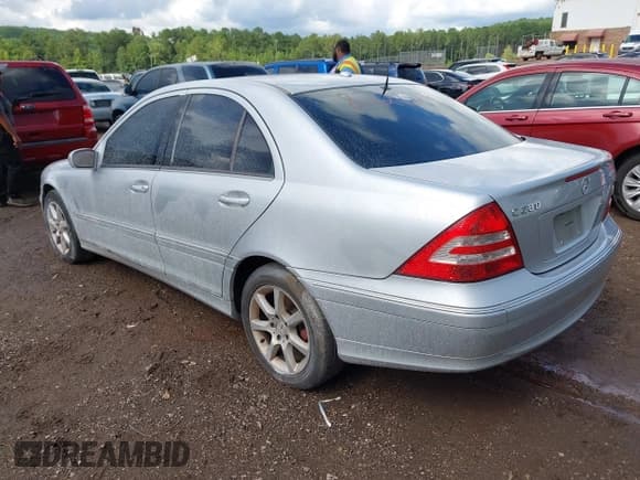 ✅ 2007 Mercedes-Benz C 280 Luxury • VIN: WDBRF92HX7F872124 • Лот: 42985239. Опубликован ранее на IAAI с пробегом 256 795 миль. Бесплатный доступ к архиву аукционных продаж из США и подробный отчёт об истории автомобиля на DreamBid. Изображение 3.