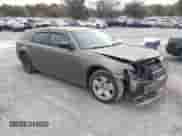 2008 Dodge Magnum z VIN 2D4FV47T98H167521, wystawiony jako IAAI lot #41405642 z przebiegiem 237 140 mil mil oraz . Historia ofert i sprzedaży dostępna na DreamBid. Obrazek 1.