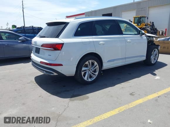 ✅ 2023 Audi Q7 Premium Plus • VIN: WA1LXBF79PD010404 • Lot: 42207521. Listed on IAAI with 30,589 mi. Free auction sales archive from the USA and detailed vehicle history report at DreamBid. Image 4.