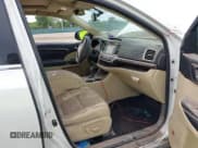 ✅ 2015 Toyota Highlander Limited • VIN: 5TDYKRFH7FS067344 • Lot: 42765216. Listed on IAAI with 114,172 mi. Free auction sales archive from the USA and detailed vehicle history report at DreamBid. Image 6.