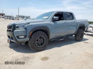 ✅ 2025 Nissan Frontier Pro-4X • VIN: 1N6ED1EK2SN616506 • Лот: 60843375. Опубликован ранее на Copart с пробегом 5 236 миль. Бесплатный доступ к архиву аукционных продаж из США и подробный отчёт об истории автомобиля на DreamBid. Изображение 1.