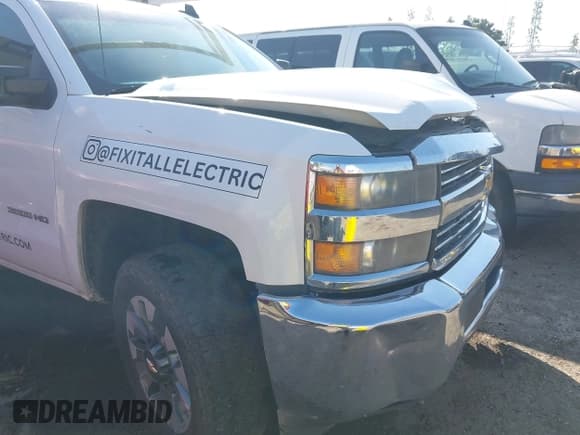 ✅ 2015 Chevrolet Silverado 2500HD Work Truck • VIN: 1GB0KUEG1FZ513743 • Лот: 43594246. Опубликован ранее на IAAI с пробегом 335 573 миль. Бесплатный доступ к архиву аукционных продаж из США и подробный отчёт об истории автомобиля на DreamBid. Изображение 18.