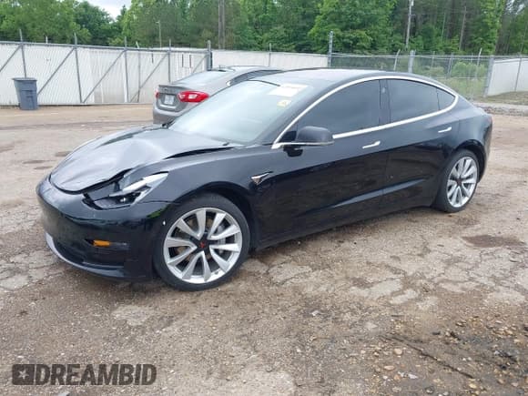 ✅ 2018 Tesla Model 3 Long Range Battery • VIN: 5YJ3E1EB3JF186733 • Lot: 42093891. Wystawiony na IAAI z przebiegiem 102 435 mil. Bezpłatny archiwum sprzedaży aukcyjnych z USA i szczegółowy raport historii pojazdu na DreamBid. Zdjęcie 2.