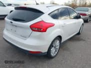 ✅ 2015 Ford Focus Titanium • VIN: 1FADP3N2XFL211275 • Lot: 43659891. Wystawiony na IAAI z przebiegiem 147 389 mil. Bezpłatny archiwum sprzedaży aukcyjnych z USA i szczegółowy raport historii pojazdu na DreamBid. Zdjęcie 4.