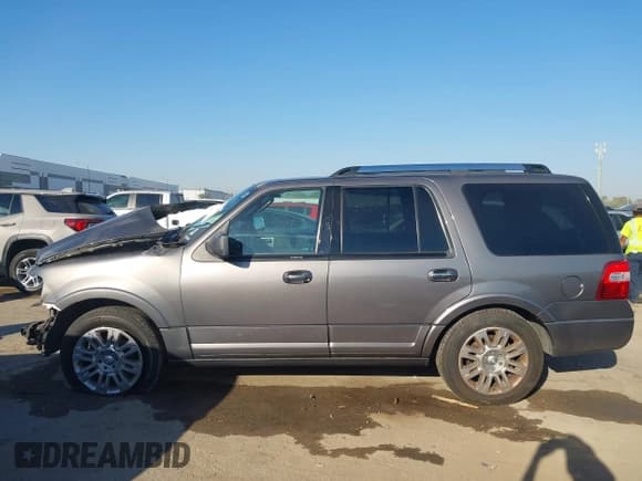 ✅ 2013 Ford Expedition Limited • VIN: 1FMJU2A59DEF13847 • Lot: 43458121. Listed on IAAI with 257,712 mi. Free auction sales archive from the USA and detailed vehicle history report at DreamBid. Image 14.