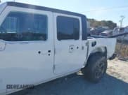 ✅ 2023 Jeep Gladiator Rubicon • VIN: 1C6JJTBG5PL580701 • Lot: 43722926. Wystawiony na IAAI z przebiegiem 25 754 mil. Bezpłatny archiwum sprzedaży aukcyjnych z USA i szczegółowy raport historii pojazdu na DreamBid. Zdjęcie 18.