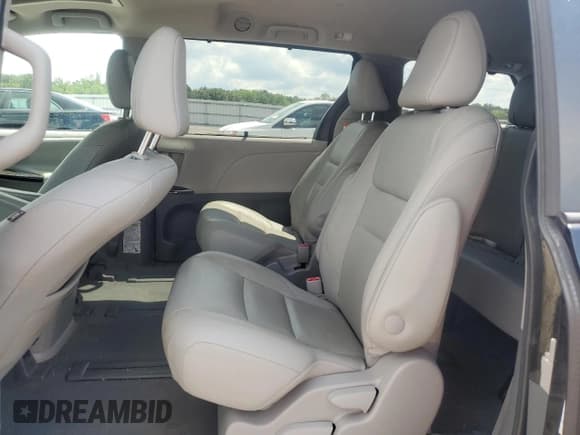 ✅ 2020 Toyota Sienna XLE • VIN: 5TDDZ3DC0LS229910 • Lot: 69244005. Wystawiony na Copart z przebiegiem 47 300 mil. Bezpłatny archiwum sprzedaży aukcyjnych z USA i szczegółowy raport historii pojazdu na DreamBid. Zdjęcie 11.