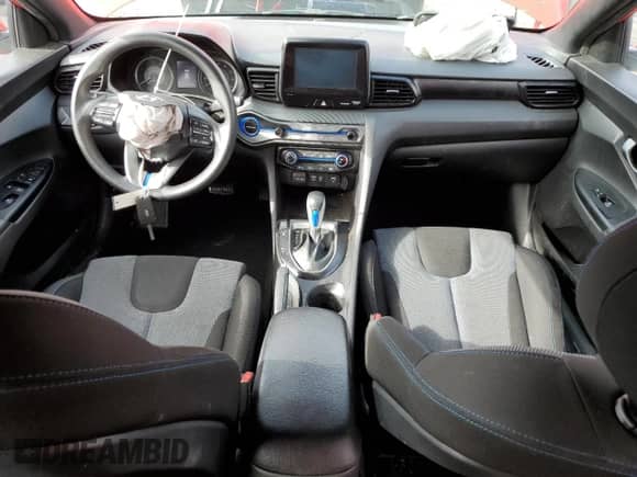 2019 Hyundai Veloster Premium z VIN KMHTG6AF4KU011072, wystawiony jako Copart lot #39301154 z przebiegiem 74 760 mil mil oraz Szkoda całkowita • Salvage title. Historia ofert i sprzedaży dostępna na DreamBid. Obrazek 8.