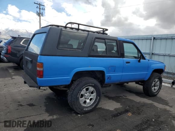 ✅ 1986 Toyota 4Runner • VIN: JT4RN62D3G0020622 • Лот: 78232624. Опубликован ранее на Copart с пробегом 242 336 миль. Бесплатный доступ к архиву аукционных продаж из США и подробный отчёт об истории автомобиля на DreamBid. Изображение 3.