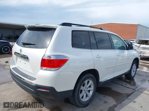 ✅ 2013 Toyota Highlander • VIN: 5TDZK3EH8DS138745 • Lot: 42472005. Listed on IAAI with 169,997 mi. Free auction sales archive from the USA and detailed vehicle history report at DreamBid. Image 4.