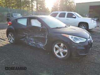 ✅ 2015 Hyundai Veloster • VIN: KMHTC6AD5FU239663 • Lot: 85713664. Wystawiony na Copart z przebiegiem 106 919 mil. Bezpłatny archiwum sprzedaży aukcyjnych z USA i szczegółowy raport historii pojazdu na DreamBid. Zdjęcie 4.