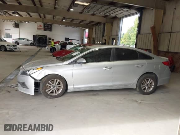 2016 Hyundai Sonata SE с VIN 5NPE24AF8GH347180, выставлен на аукционе IAAI как лот 43304477 с пробегом 166 796 миль миль и . История ставок и продаж доступна на DreamBid. Изображение 15.