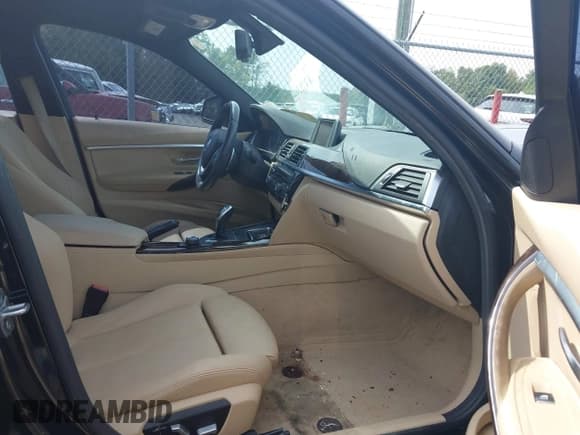 ✅ 2016 BMW 3 Series 328i xDrive • VIN: WBA8E3G55GNU00394 • Lot: 43253122. Listed on IAAI with 94,720 mi. Free auction sales archive from the USA and detailed vehicle history report at DreamBid. Image 5.