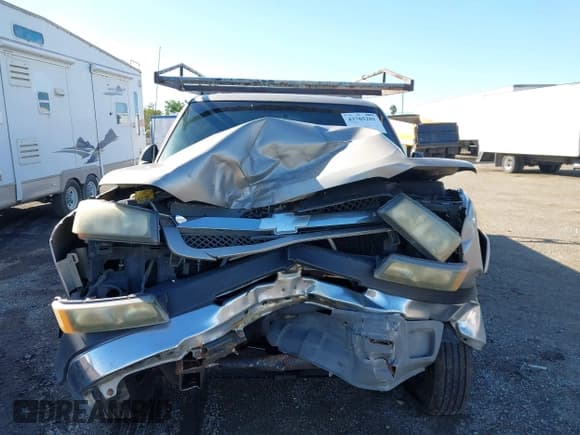 ✅ 2003 Chevrolet Silverado 2500HD LS • VIN: 1GCHC23U33F150223 • Lot: 43705201. Wystawiony na IAAI z przebiegiem 180 674 mil. Bezpłatny archiwum sprzedaży aukcyjnych z USA i szczegółowy raport historii pojazdu na DreamBid. Zdjęcie 12.