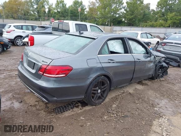 ✅ 2016 Mercedes-Benz E 400 • VIN: WDDHF6HBXGB251591 • Lot: 43274726. Listed on IAAI with 105,459 mi. Free auction sales archive from the USA and detailed vehicle history report at DreamBid. Image 4.