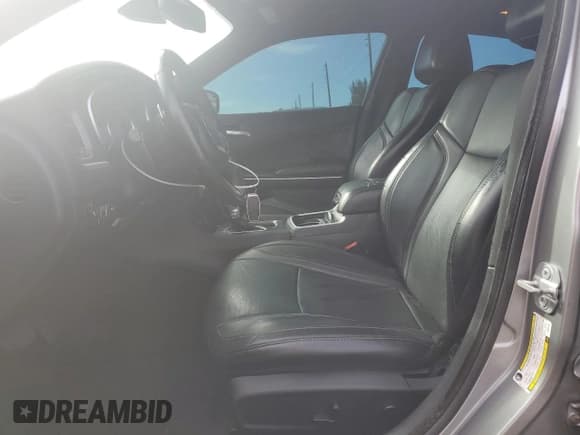 ✅ 2018 Dodge Charger GT • VIN: 2C3CDXJG2JH201437 • Lot: 90813545. Wystawiony na Copart z przebiegiem 143 266 mil. Bezpłatny archiwum sprzedaży aukcyjnych z USA i szczegółowy raport historii pojazdu na DreamBid. Zdjęcie 7.