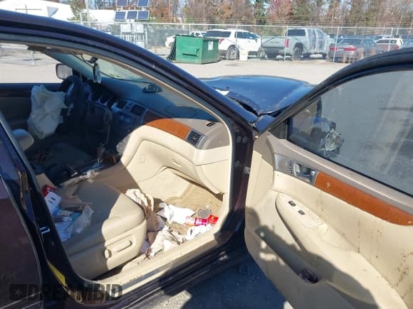 ✅ 2005 Lexus ES 350 • VIN: JTHBA30GX55120904 • Лот: 43681719. Опубликован ранее на IAAI с пробегом Не указан. Бесплатный доступ к архиву аукционных продаж из США и подробный отчёт об истории автомобиля на DreamBid. Изображение 5.