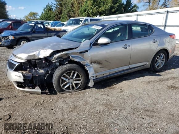 ✅ 2013 Kia Optima LX • VIN: KNAGM4A72D5423710 • Lot: 90898055. Wystawiony na Copart z przebiegiem 85 315 mil. Bezpłatny archiwum sprzedaży aukcyjnych z USA i szczegółowy raport historii pojazdu na DreamBid. Zdjęcie 1.