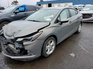 2017 Chevrolet Cruze LT z VIN 1G1BE5SM2H7144538, wystawiony jako Copart lot #36235193 z przebiegiem 64 455 mil mil oraz . Historia ofert i sprzedaży dostępna na DreamBid. Obrazek 1.