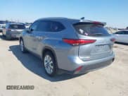 ✅ 2023 Toyota Highlander L • VIN: 5TDKDRAH9PS002343 • Lot: 41607915. Wystawiony na IAAI z przebiegiem 105 237 mil. Bezpłatny archiwum sprzedaży aukcyjnych z USA i szczegółowy raport historii pojazdu na DreamBid. Zdjęcie 3.