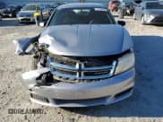 ✅ 2013 Dodge Avenger SE • VIN: 1C3CDZAB1DN645517 • Lot: 80788944. Wystawiony na Copart z przebiegiem 83 281 mil. Bezpłatny archiwum sprzedaży aukcyjnych z USA i szczegółowy raport historii pojazdu na DreamBid. Zdjęcie 5.