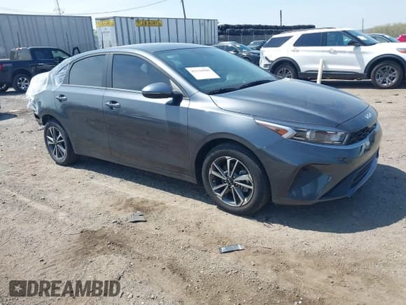 ✅ 2024 Kia Forte LXS • VIN: 3KPF24AD8RE762302 • Lot: 42116508. Wystawiony na IAAI z przebiegiem 9 563 mil. Bezpłatny archiwum sprzedaży aukcyjnych z USA i szczegółowy raport historii pojazdu na DreamBid. Zdjęcie 1.