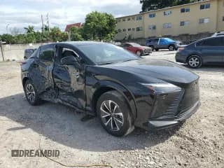 ✅ 2024 Lexus RZ 450e Premium • VIN: JTJAAAAB8RA026440 • Lot: 73634804. Wystawiony na Copart z przebiegiem 1 573 mil. Bezpłatny archiwum sprzedaży aukcyjnych z USA i szczegółowy raport historii pojazdu na DreamBid. Zdjęcie 4.