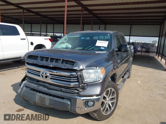 ✅ 2017 Toyota Tundra SR5 • VIN: 5TFDW5F14HX583849 • Lot: 43267953. Listed on IAAI with 106,572 mi. Free auction sales archive from the USA and detailed vehicle history report at DreamBid. Image 2.