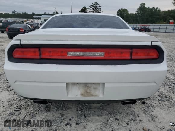 ✅ 2014 Dodge Challenger SXT • VIN: 2C3CDYAG5EH311359 • Lot: 70916784. Wystawiony na Copart z przebiegiem 236 076 mil. Bezpłatny archiwum sprzedaży aukcyjnych z USA i szczegółowy raport historii pojazdu na DreamBid. Zdjęcie 6.