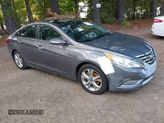 2012 Hyundai Sonata SE z VIN 5NPEC4AC4CH391058, wystawiony jako IAAI lot #43301106 z przebiegiem 137 569 mil mil oraz . Historia ofert i sprzedaży dostępna na DreamBid. Obrazek 1.