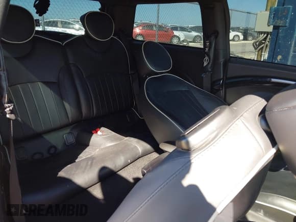 ✅ 2012 MINI Hardtop S • VIN: WMWSV3C52CTY27579 • Лот: 43209099. Опубликован ранее на IAAI с пробегом 153 212 миль. Бесплатный доступ к архиву аукционных продаж из США и подробный отчёт об истории автомобиля на DreamBid. Изображение 8.