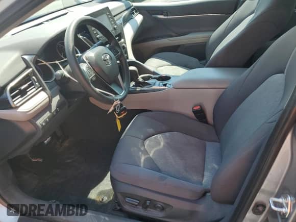 2022 Toyota Camry Hybrid LE z VIN 4T1C31AK5NU582117, wystawiony jako Copart lot #81484685 z przebiegiem 78 823 mil mil oraz Czysty tytuł • Clean title. Historia ofert i sprzedaży dostępna na DreamBid. Obrazek 7.