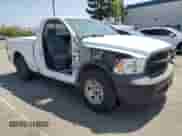 2017 Ram 1500 Tradesman z VIN 3C6JR6AG1HG791498, wystawiony jako Copart lot #60173345 z przebiegiem 89 814 mil mil oraz Szkoda całkowita • Salvage title. Historia ofert i sprzedaży dostępna na DreamBid. Obrazek 4.