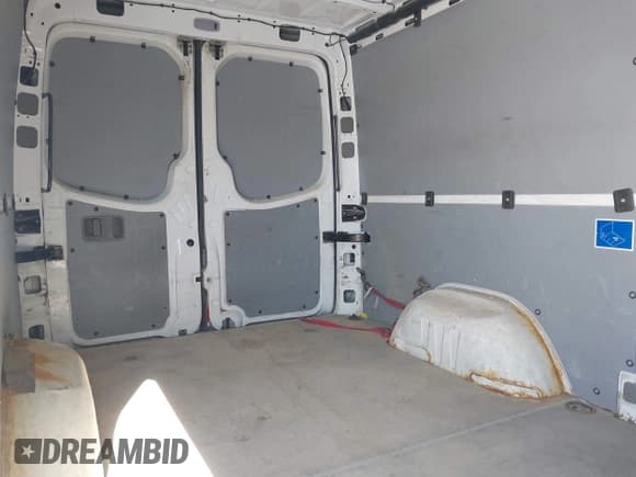 ✅ 2015 Mercedes-Benz Sprinter • VIN: WD3FE7CC1FP171828 • Lot: 41828481. Listed on IAAI with 520,350 mi. Free auction sales archive from the USA and detailed vehicle history report at DreamBid. Image 8.