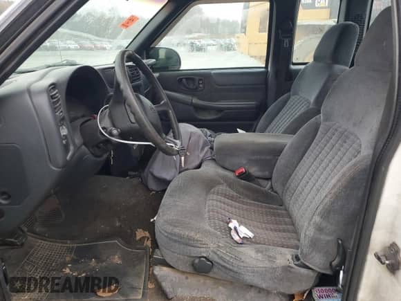 1999 Chevrolet S-10 LS с VIN 1GCCS19X3XK236086, выставлен на аукционе Copart как лот 79175574 с пробегом 181 975 миль миль и Списание • Salvage title. История ставок и продаж доступна на DreamBid. Изображение 7.