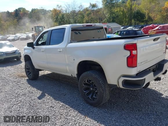 ✅ 2019 Chevrolet Silverado 1500 RST • VIN: 3GCUYEED6KG155945 • Lot: 43473839. Wystawiony na IAAI z przebiegiem 83 602 mil. Bezpłatny archiwum sprzedaży aukcyjnych z USA i szczegółowy raport historii pojazdu na DreamBid. Zdjęcie 3.