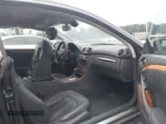 ✅ 2005 Mercedes-Benz CLK 320 • VIN: WDBTJ65J25F128841 • Лот: 42966563. Опубликован ранее на IAAI с пробегом 228 694 миль. Бесплатный доступ к архиву аукционных продаж из США и подробный отчёт об истории автомобиля на DreamBid. Изображение 5.