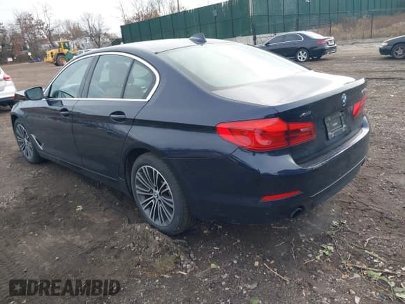 ✅ 2020 BMW 5 Series • VIN: WBAJB1C09LCD80099 • Lot: 43781569. Wystawiony na IAAI z przebiegiem 28 042 mil. Bezpłatny archiwum sprzedaży aukcyjnych z USA i szczegółowy raport historii pojazdu na DreamBid. Zdjęcie 3.