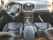 ✅ 2016 Chrysler 300 Touring • VIN: 2C3CCAAG2GH224175 • Lot: 68228565. Wystawiony na Copart z przebiegiem 178 731 mil. Bezpłatny archiwum sprzedaży aukcyjnych z USA i szczegółowy raport historii pojazdu na DreamBid. Zdjęcie 8.