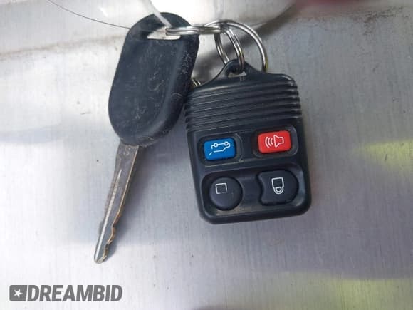 ✅ 2005 Ford Explorer XLT • VIN: 1FMZU63KX5UA77093 • Lot: 42638889. Wystawiony na IAAI z przebiegiem 144 565 mil. Bezpłatny archiwum sprzedaży aukcyjnych z USA i szczegółowy raport historii pojazdu na DreamBid. Zdjęcie 11.