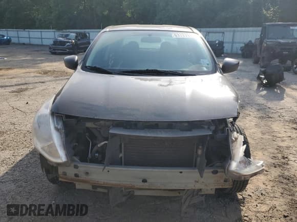 ✅ 2015 Nissan Versa SV • VIN: 3N1CN7AP9FL835550 • Lot: 63333935. Wystawiony na Copart z przebiegiem 179 573 mil. Bezpłatny archiwum sprzedaży aukcyjnych z USA i szczegółowy raport historii pojazdu na DreamBid. Zdjęcie 5.