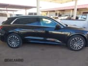 ✅ 2019 Audi e-tron Prestige • VIN: WA1VABGE8KB020773 • Лот: 43889062. Опубликован ранее на IAAI с пробегом 19 112 миль. Бесплатный доступ к архиву аукционных продаж из США и подробный отчёт об истории автомобиля на DreamBid. Изображение 13.