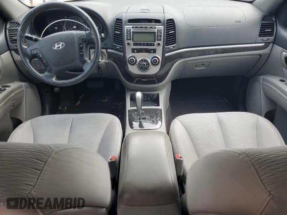 ✅ 2009 Hyundai Santa Fe GL • VIN: 5NMSG73E39H258613 • Lot: 49354215. Listed on Copart with 210,591 mi. Free auction sales archive from the USA and detailed vehicle history report at DreamBid. Image 8.