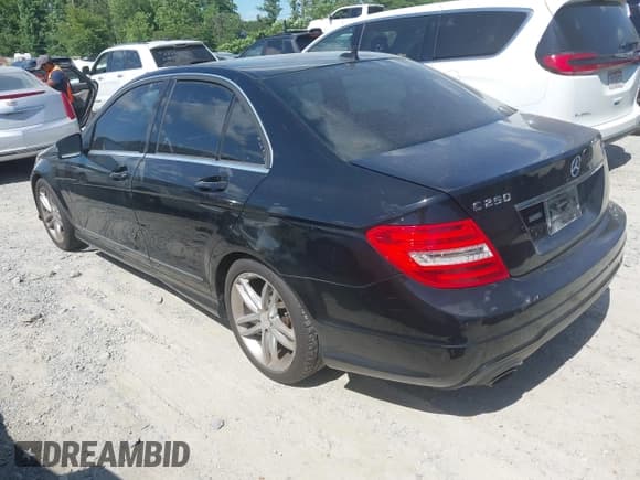 ✅ 2013 Mercedes-Benz C 250 Sport • VIN: WDDGF4HB5DA827184 • Лот: 42331098. Опубликован ранее на IAAI с пробегом 172 158 миль. Бесплатный доступ к архиву аукционных продаж из США и подробный отчёт об истории автомобиля на DreamBid. Изображение 3.