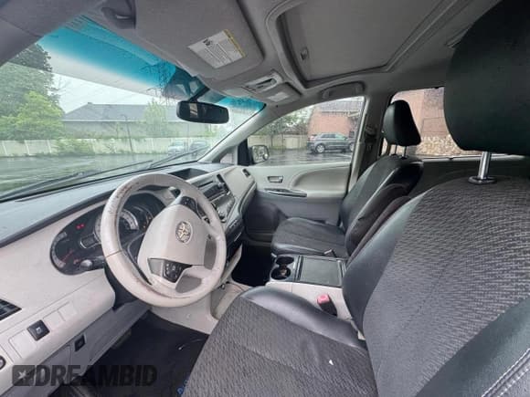 ✅ 2012 Toyota Sienna SE • VIN: 5TDXK3DC5CS181936 • Lot: 58632215. Listed on Copart with 115,295 mi. Free auction sales archive from the USA and detailed vehicle history report at DreamBid. Image 8.