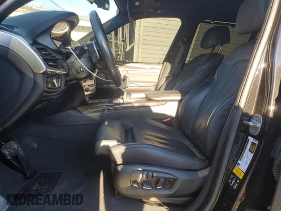 ✅ 2018 BMW X5 xDrive35i • VIN: 5UXKR0C57J0Y05886 • Лот: 91528005. Опубликован ранее на Copart с пробегом 90 449 миль. Бесплатный доступ к архиву аукционных продаж из США и подробный отчёт об истории автомобиля на DreamBid. Изображение 7.