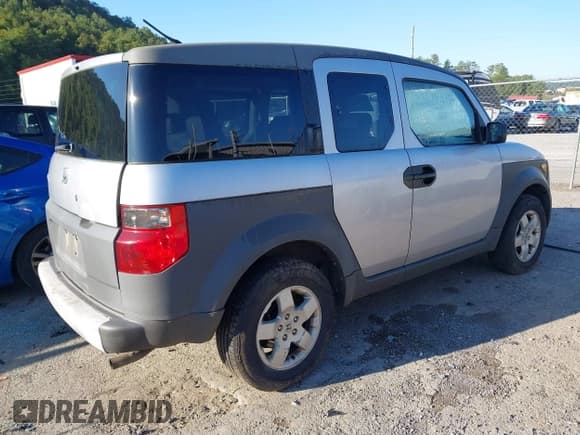 ✅ 2004 Honda Element EX • VIN: 5J6YH286X4L007505 • Lot: 43096282. Listed on IAAI with Not provided. Free auction sales archive from the USA and detailed vehicle history report at DreamBid. Image 4.
