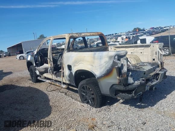 ✅ 2023 Chevrolet Silverado 1500 Custom Trail Boss • VIN: 3GCUDCED1PG304804 • Lot: 41330335. Wystawiony na IAAI z przebiegiem Nie podano. Bezpłatny archiwum sprzedaży aukcyjnych z USA i szczegółowy raport historii pojazdu na DreamBid. Zdjęcie 3.